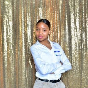 Meet your Posher, Naima